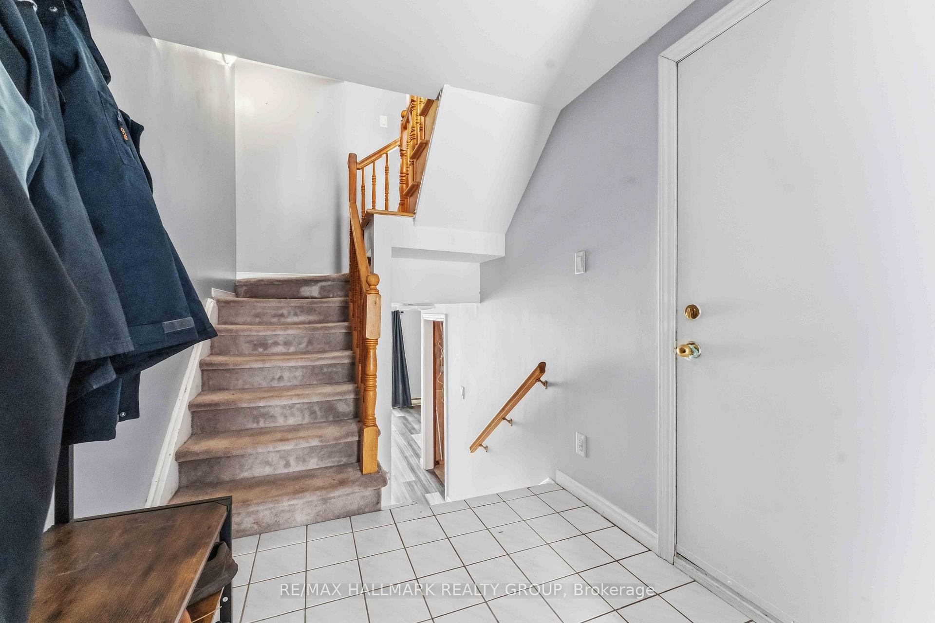 Photo 12 of 648 Brome Crescent, Ottawa, Fallingbrook/Ridgemount — HOMEH