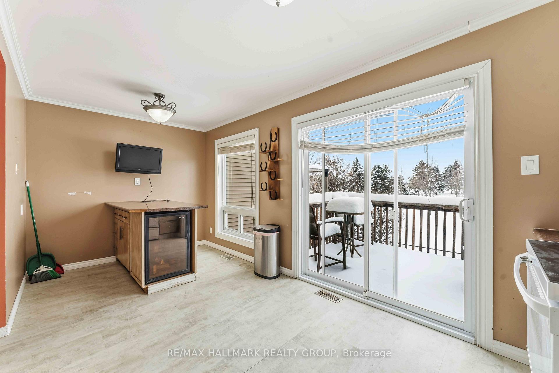 Photo 4 of 648 Brome Crescent, Ottawa, Fallingbrook/Ridgemount — HOMEH