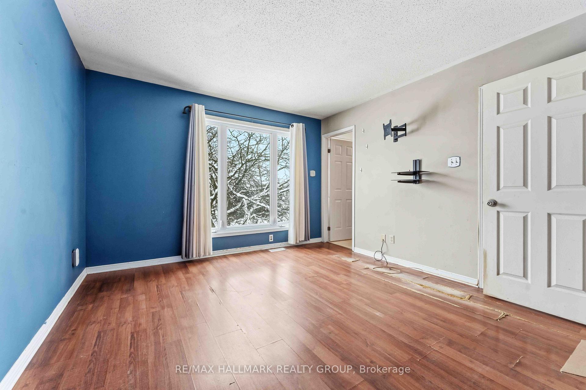 Photo 8 of 648 Brome Crescent, Ottawa, Fallingbrook/Ridgemount — HOMEH