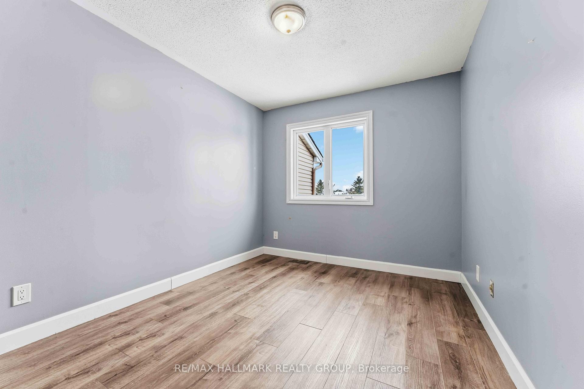 Photo 13 of 648 Brome Crescent, Ottawa, Fallingbrook/Ridgemount — HOMEH