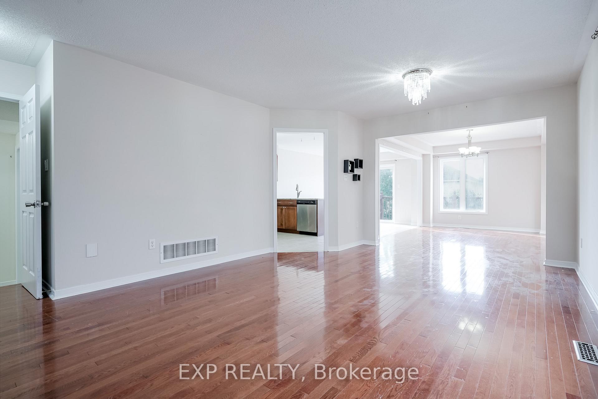 Photo 7 of 75 Hutton Place, Clarington, Bowmanville — HOMEH