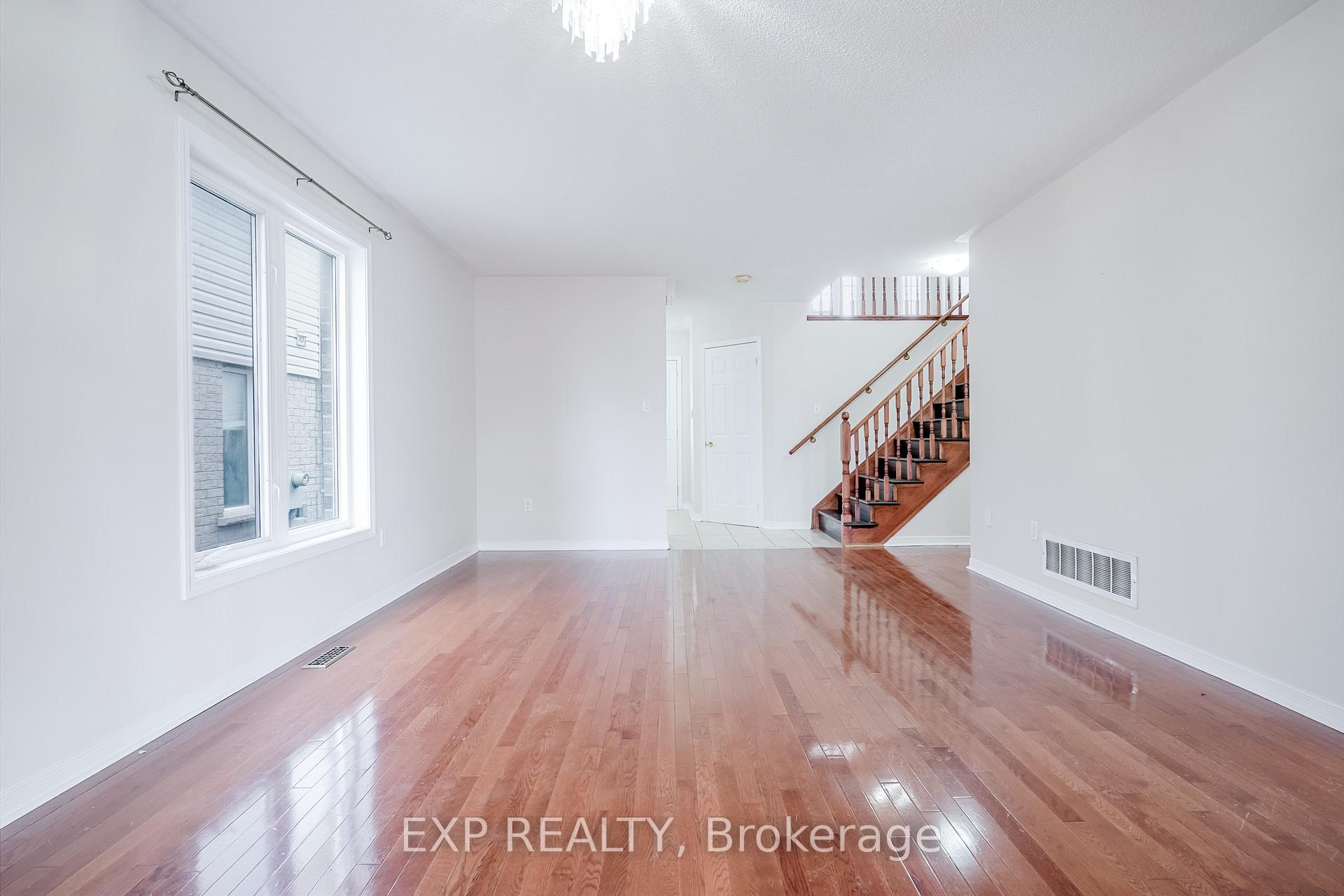 Photo 8 of 75 Hutton Place, Clarington, Bowmanville — HOMEH