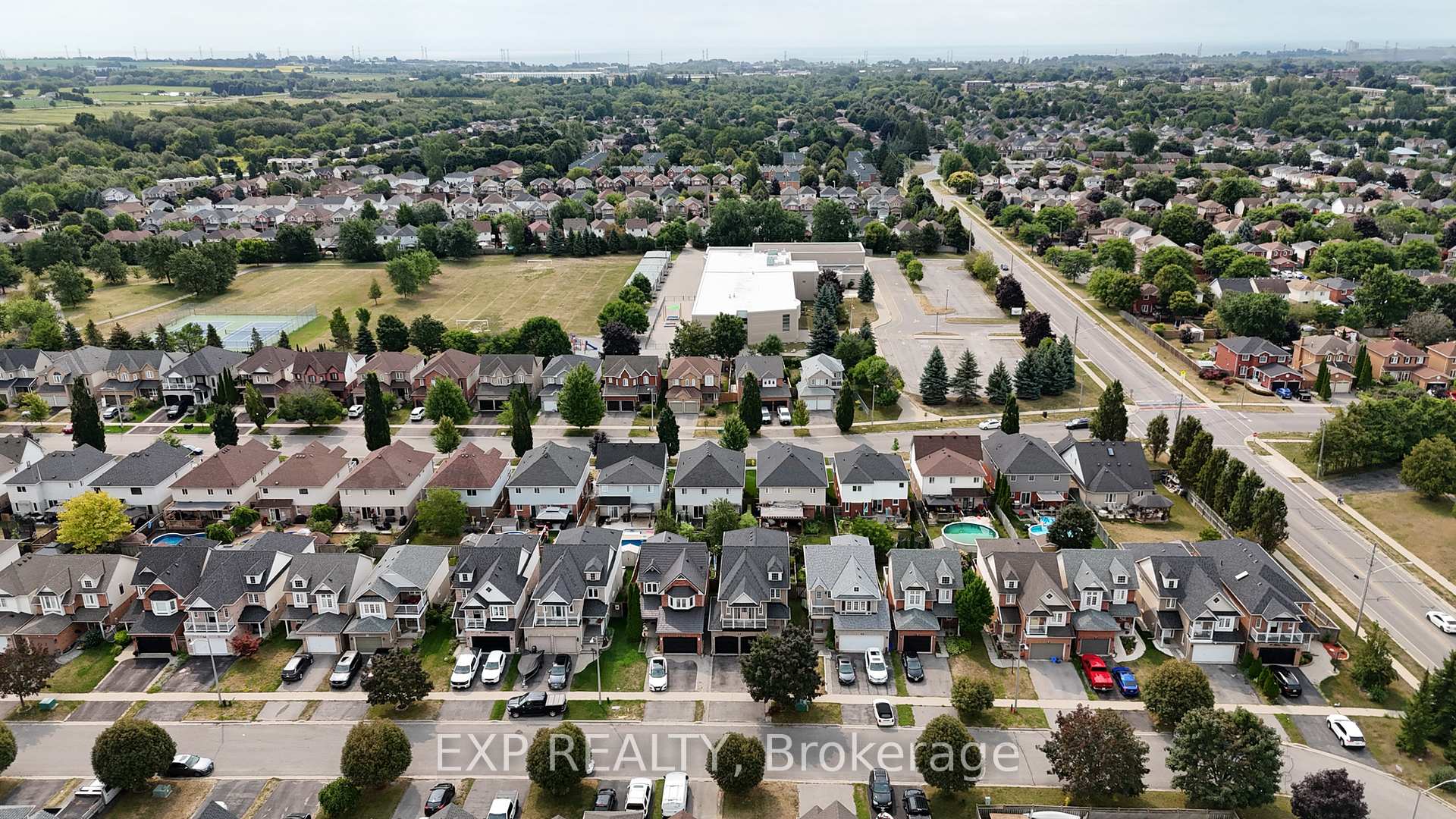 Photo 47 of 75 Hutton Place, Clarington, Bowmanville — HOMEH