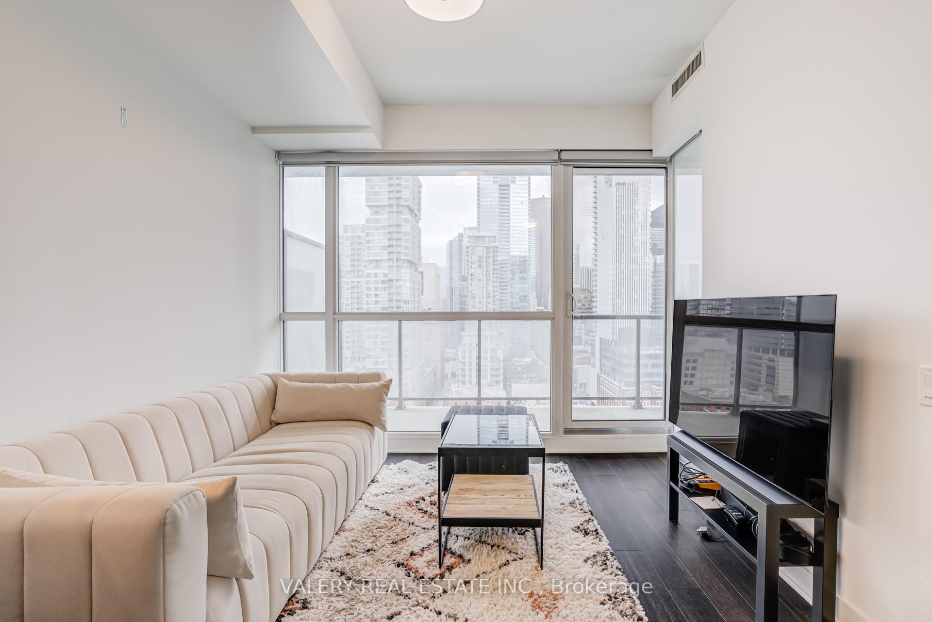 Photo 7 of Unit 1806, 290 Adelaide Street W, Toronto, Waterfront Communities — HOMEH