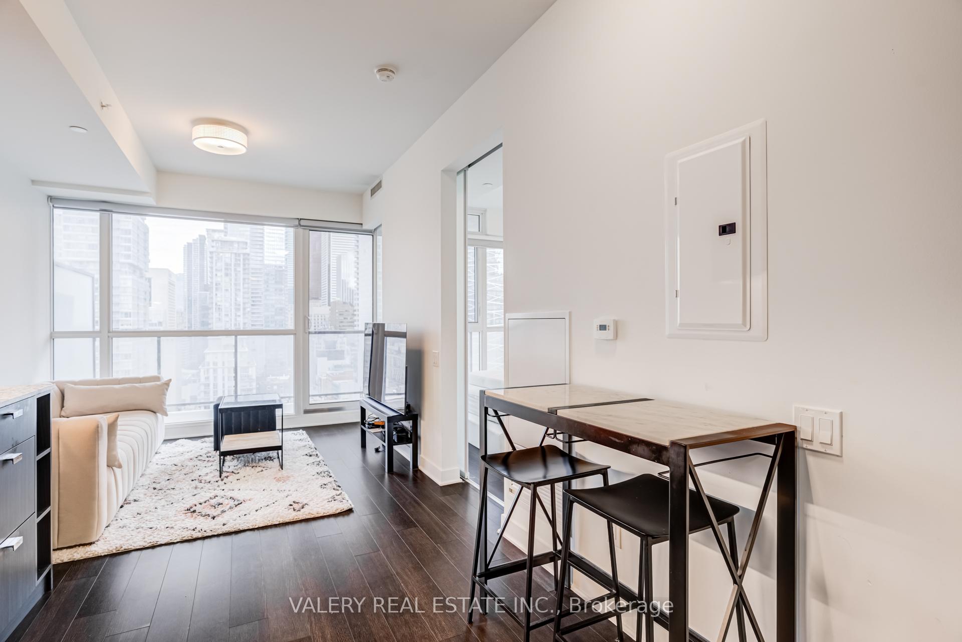 Photo 6 of Unit 1806, 290 Adelaide Street W, Toronto, Waterfront Communities — HOMEH