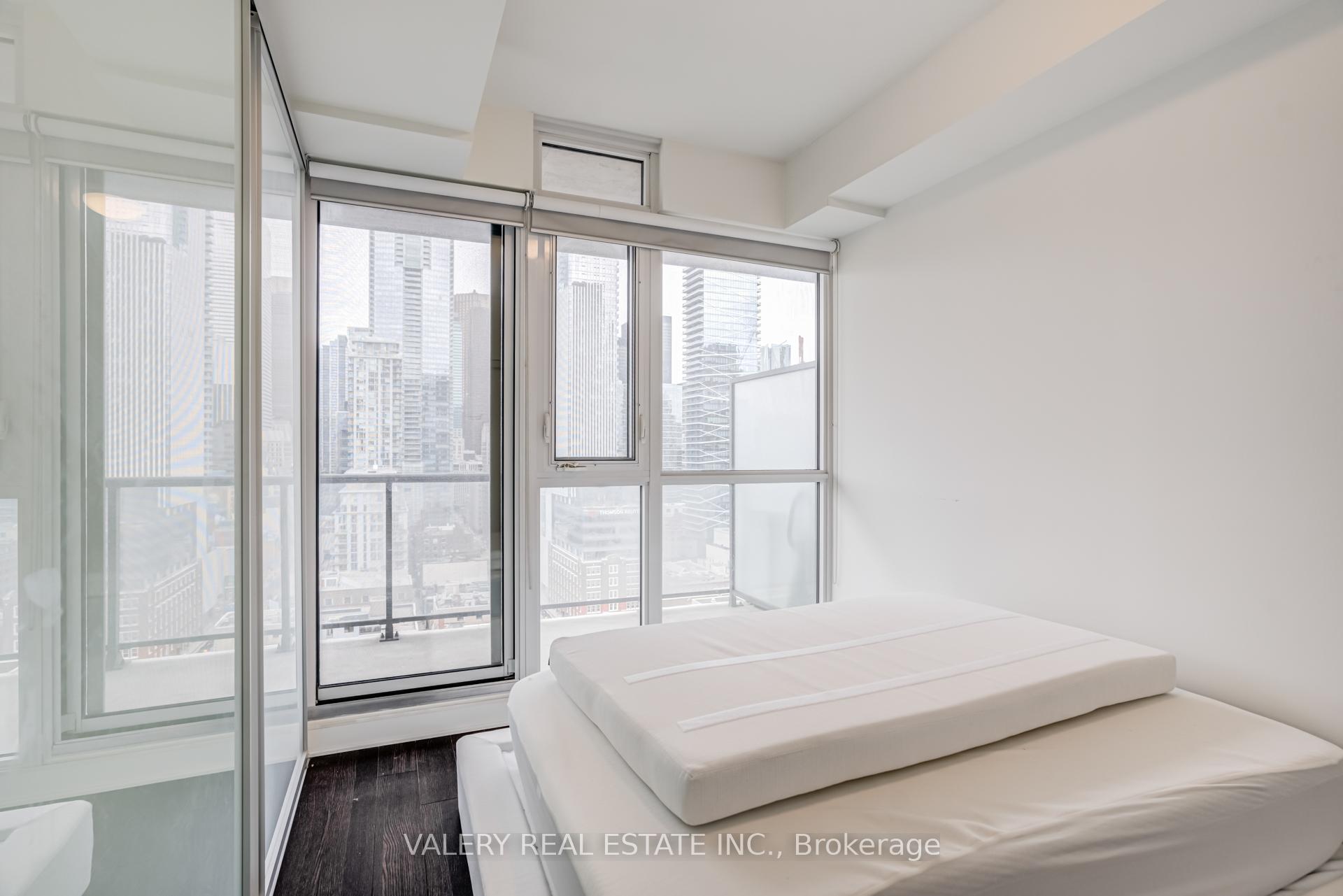 Photo 5 of Unit 1806, 290 Adelaide Street W, Toronto, Waterfront Communities — HOMEH