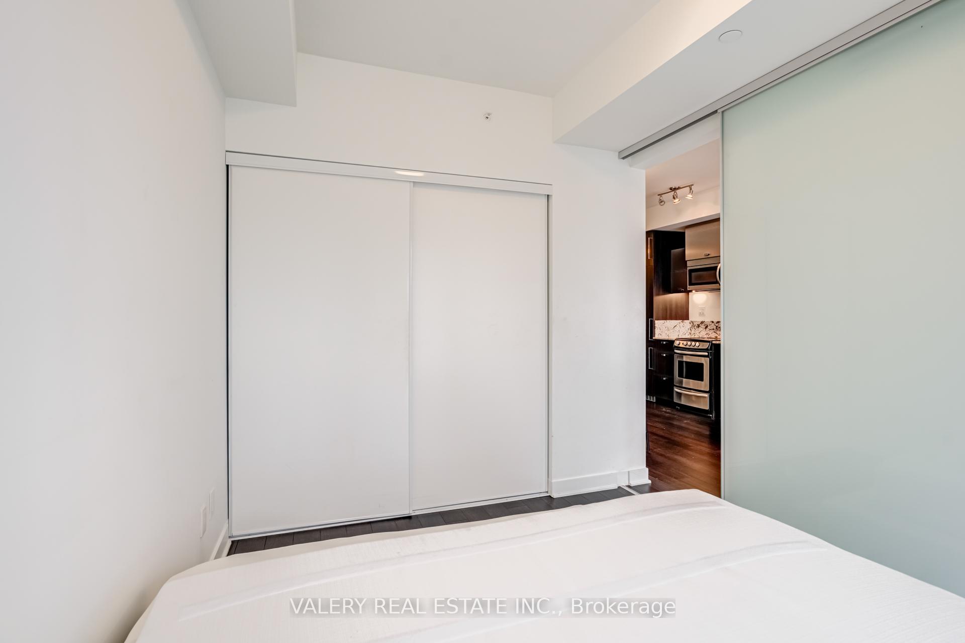 Photo 9 of Unit 1806, 290 Adelaide Street W, Toronto, Waterfront Communities — HOMEH
