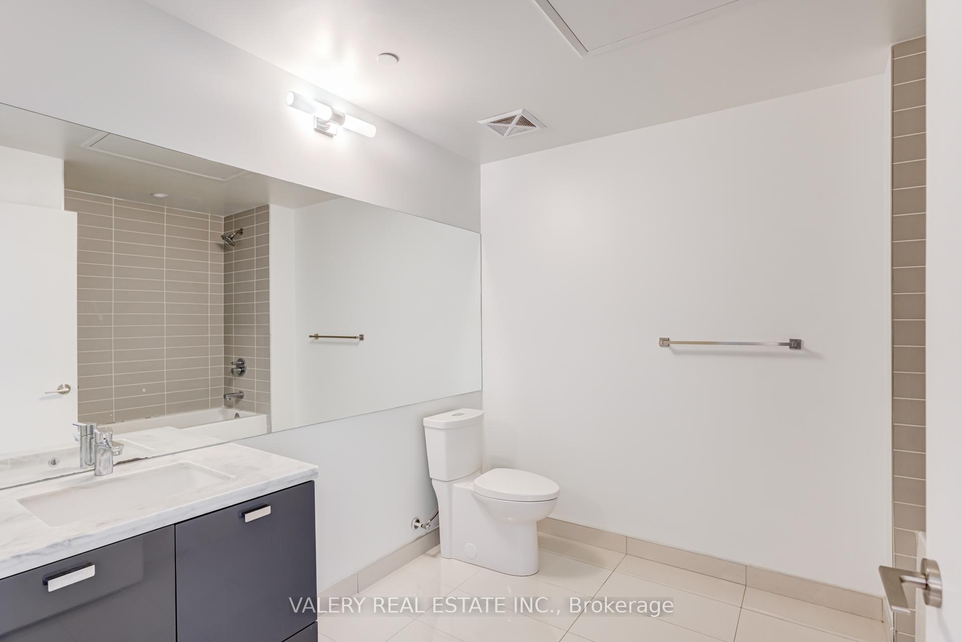 Photo 10 of Unit 1806, 290 Adelaide Street W, Toronto, Waterfront Communities — HOMEH