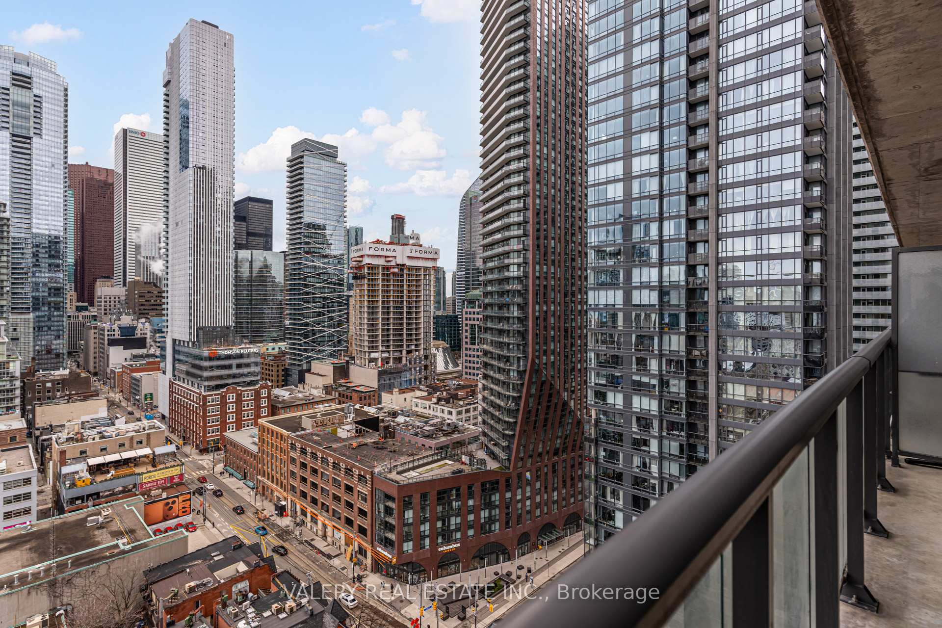 Photo 3 of Unit 1806, 290 Adelaide Street W, Toronto, Waterfront Communities — HOMEH