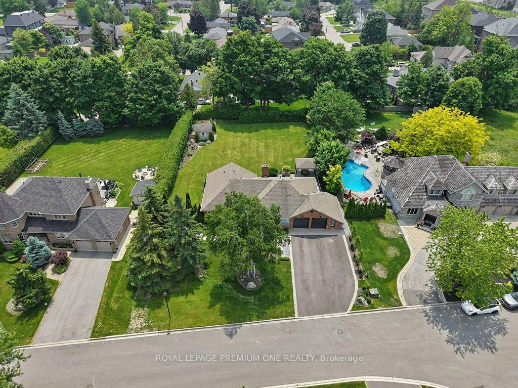 Photo 2 of 27 Cain Court, King, Nobleton — HOMEH