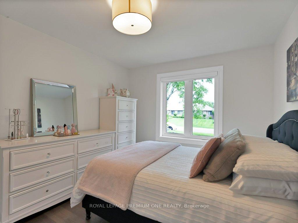 Photo 9 of 27 Cain Court, King, Nobleton — HOMEH