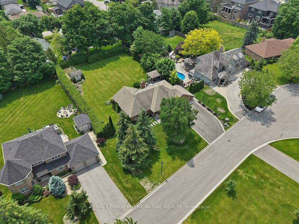Photo 11 of 27 Cain Court, King, Nobleton — HOMEH