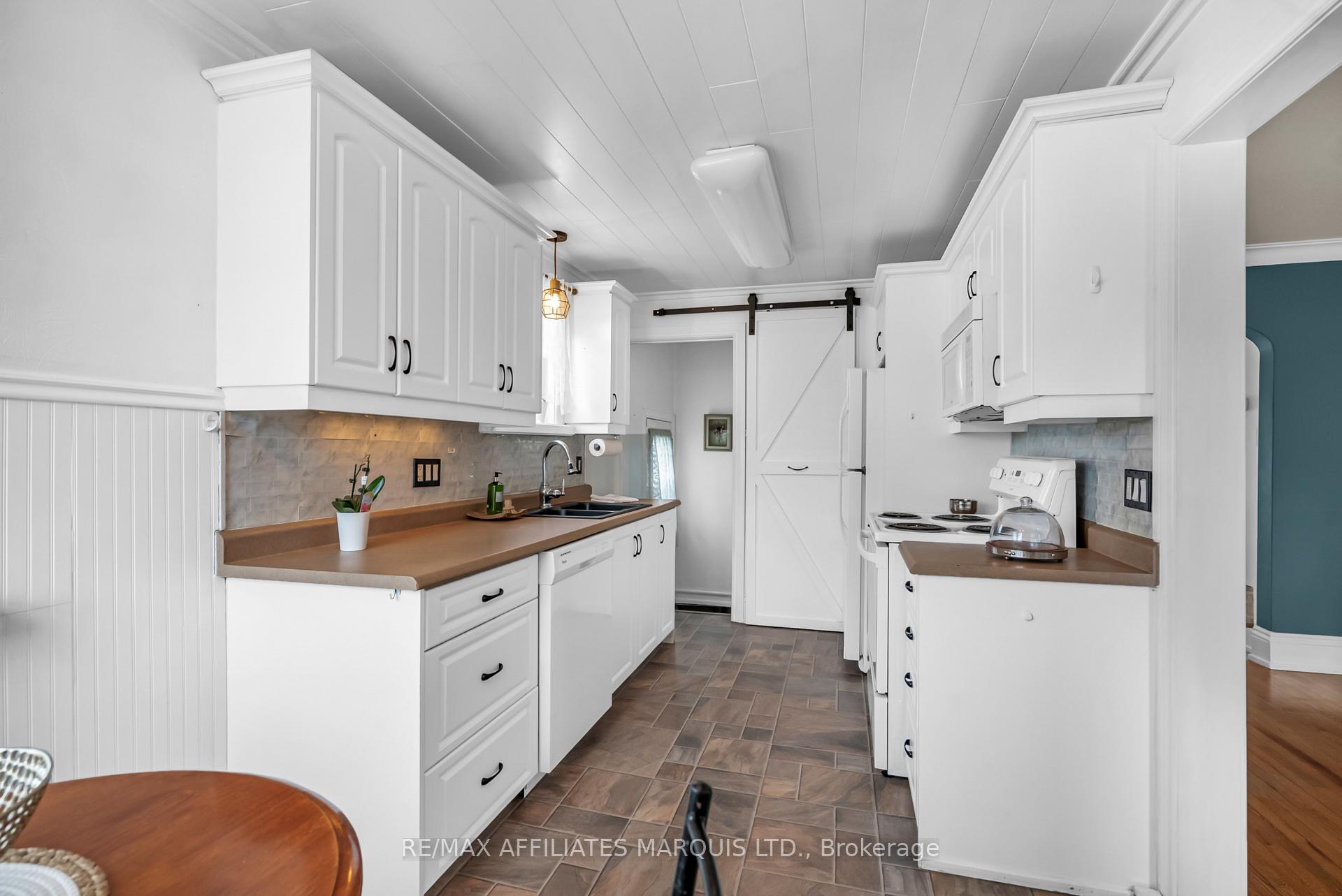 Photo 11 of 1156 Pitt Street, Cornwall — HOMEH