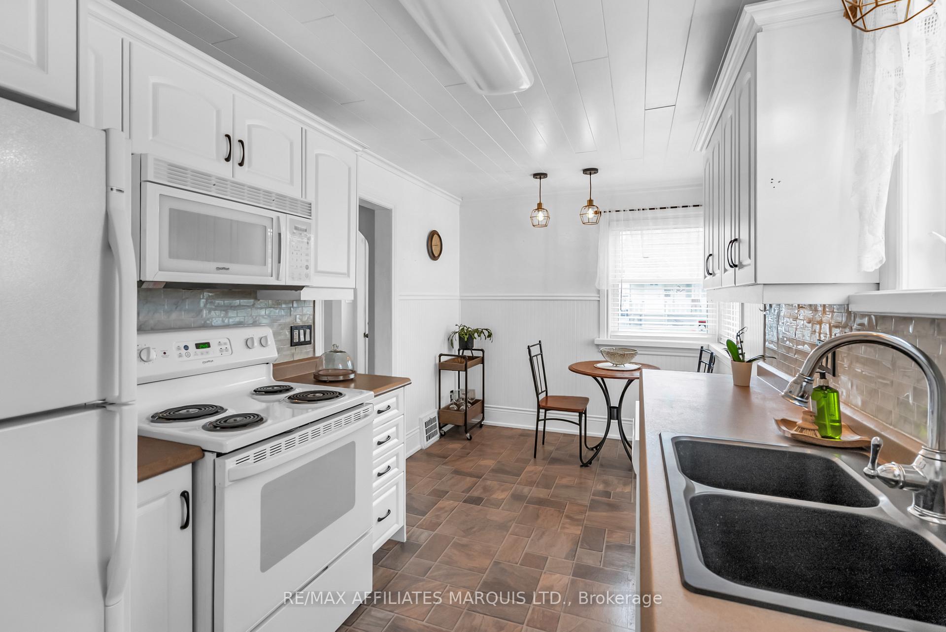 Photo 16 of 1156 Pitt Street, Cornwall — HOMEH