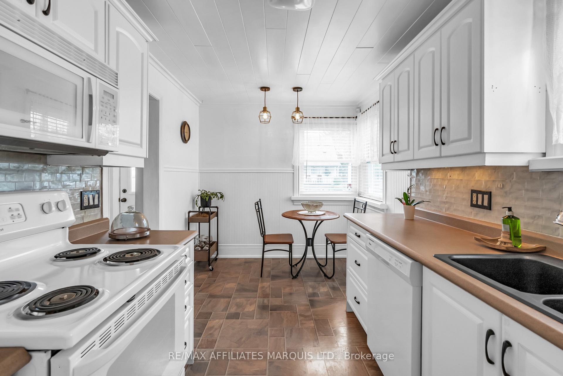 Photo 17 of 1156 Pitt Street, Cornwall — HOMEH