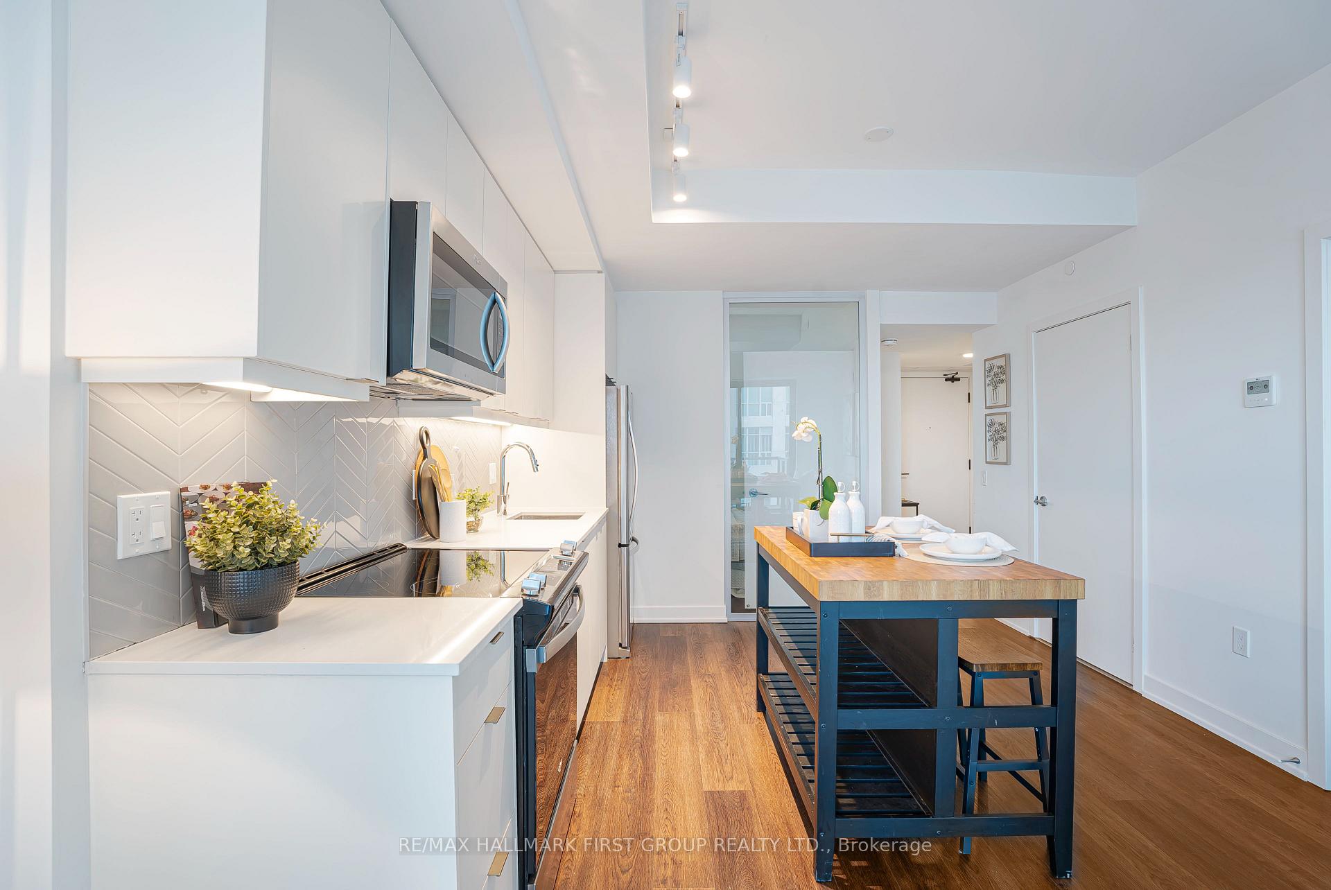 Photo 6 of Unit 316, 1604 Charles Street S, Whitby, Port Whitby — HOMEH