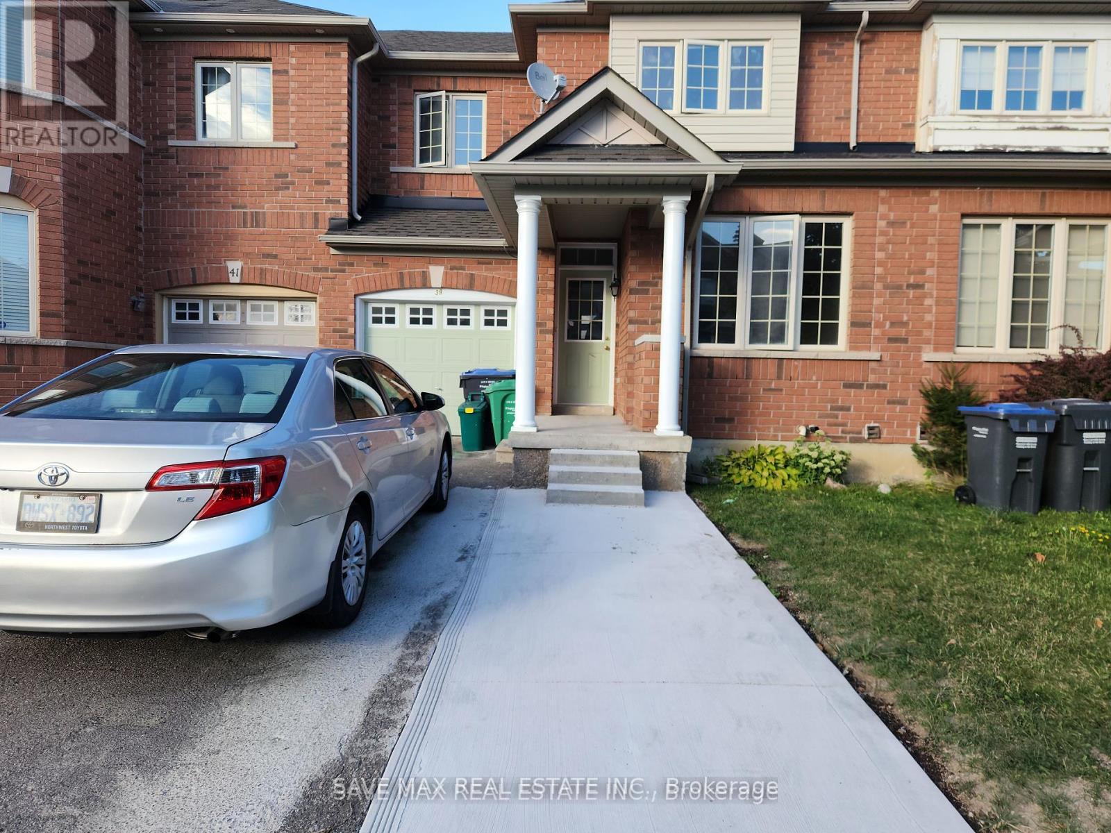 Photo 2 of 39 Frostbite Lane, Brampton, Sandringham-Wellington — HOMEH