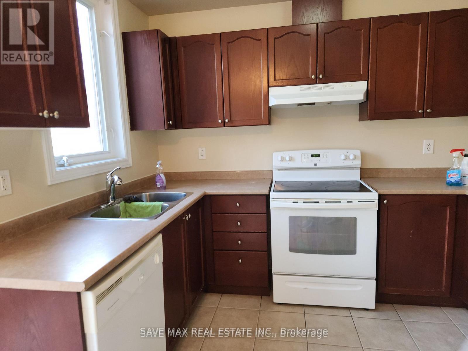 Photo 3 of 39 Frostbite Lane, Brampton, Sandringham-Wellington — HOMEH