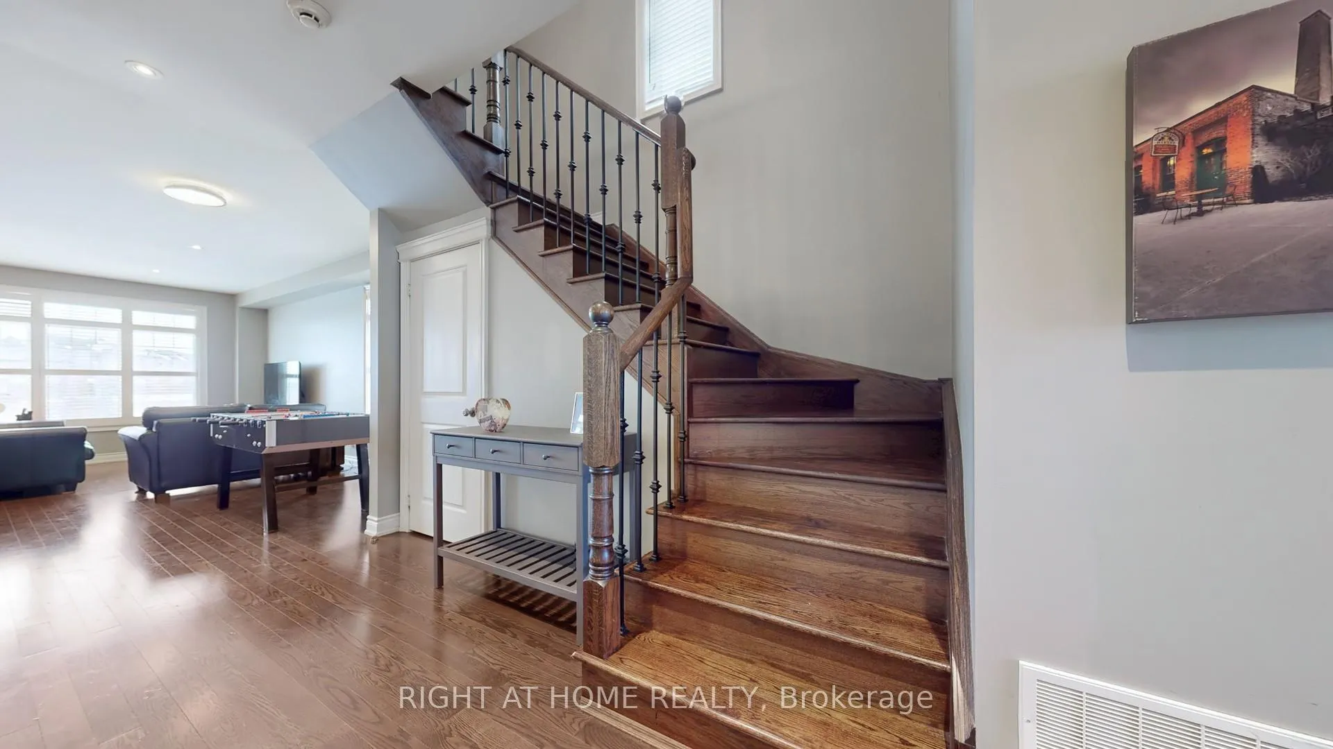 Photo 2 of 4 Mcelroy Court, Caledon, Caledon East — HOMEH