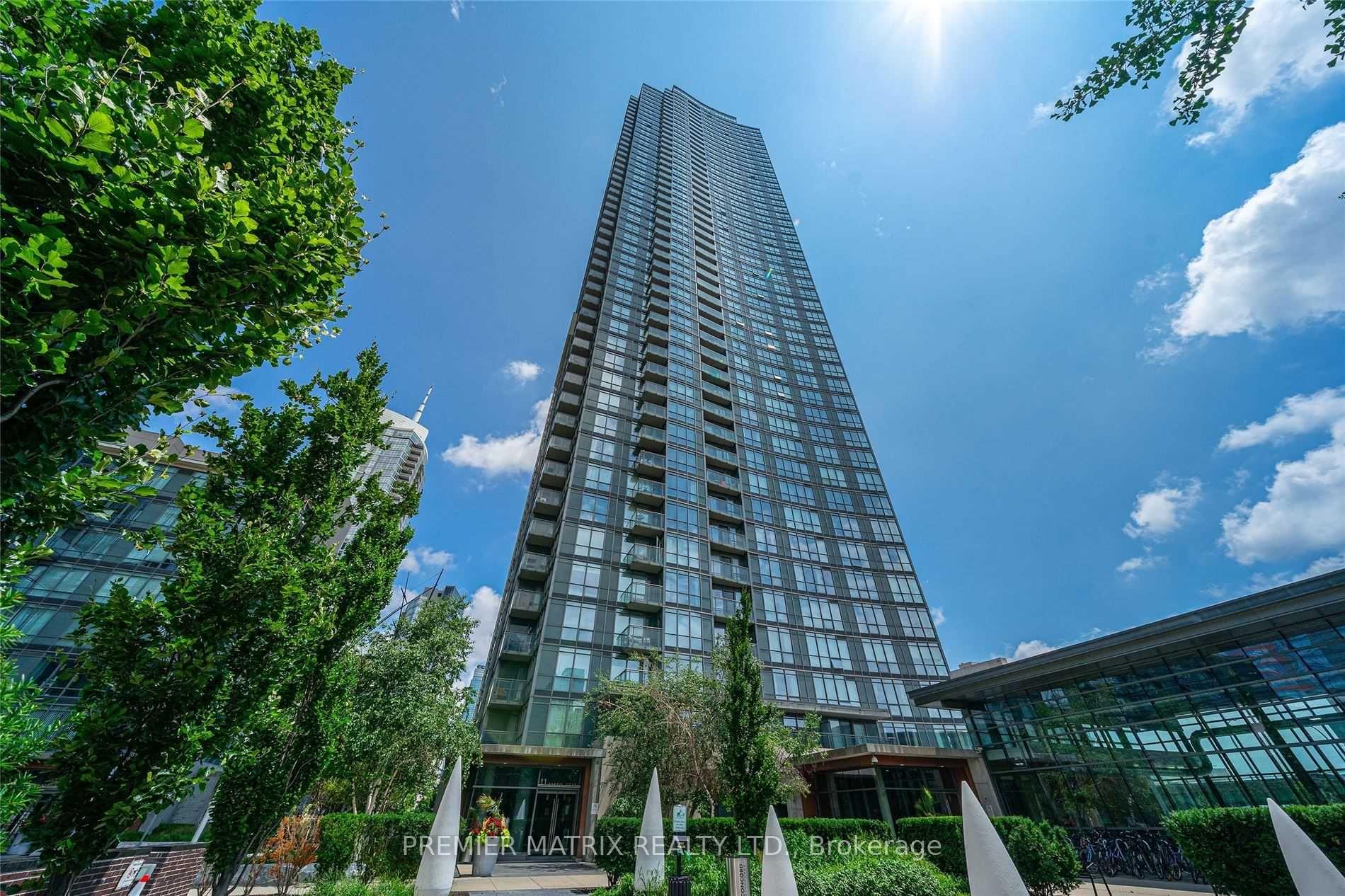 Front of Unit 915, 11 Brunel Court
