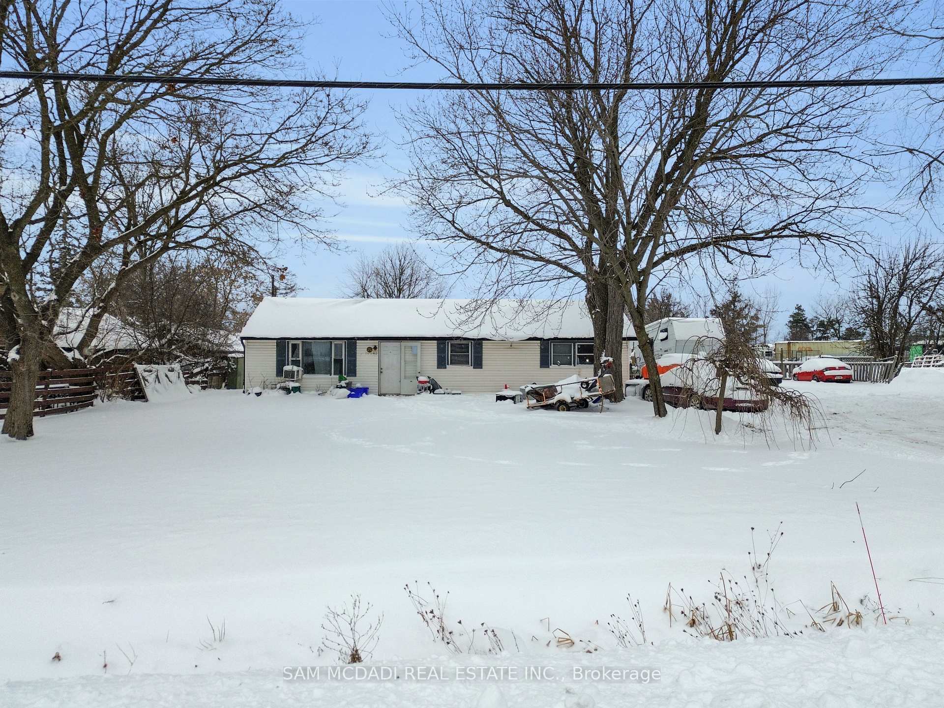 Front of 10043 Britannia Road