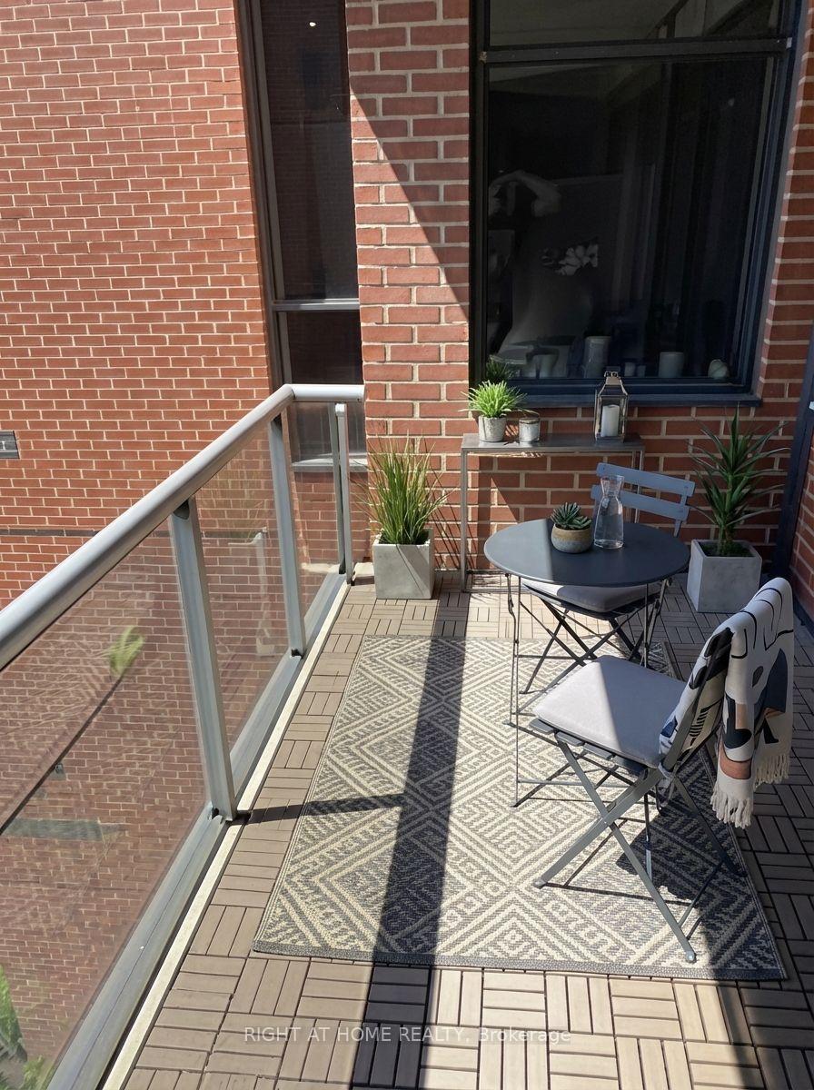 Photo 7 of Unit 319, 62 Niagara Street, Toronto, Niagara — HOMEH