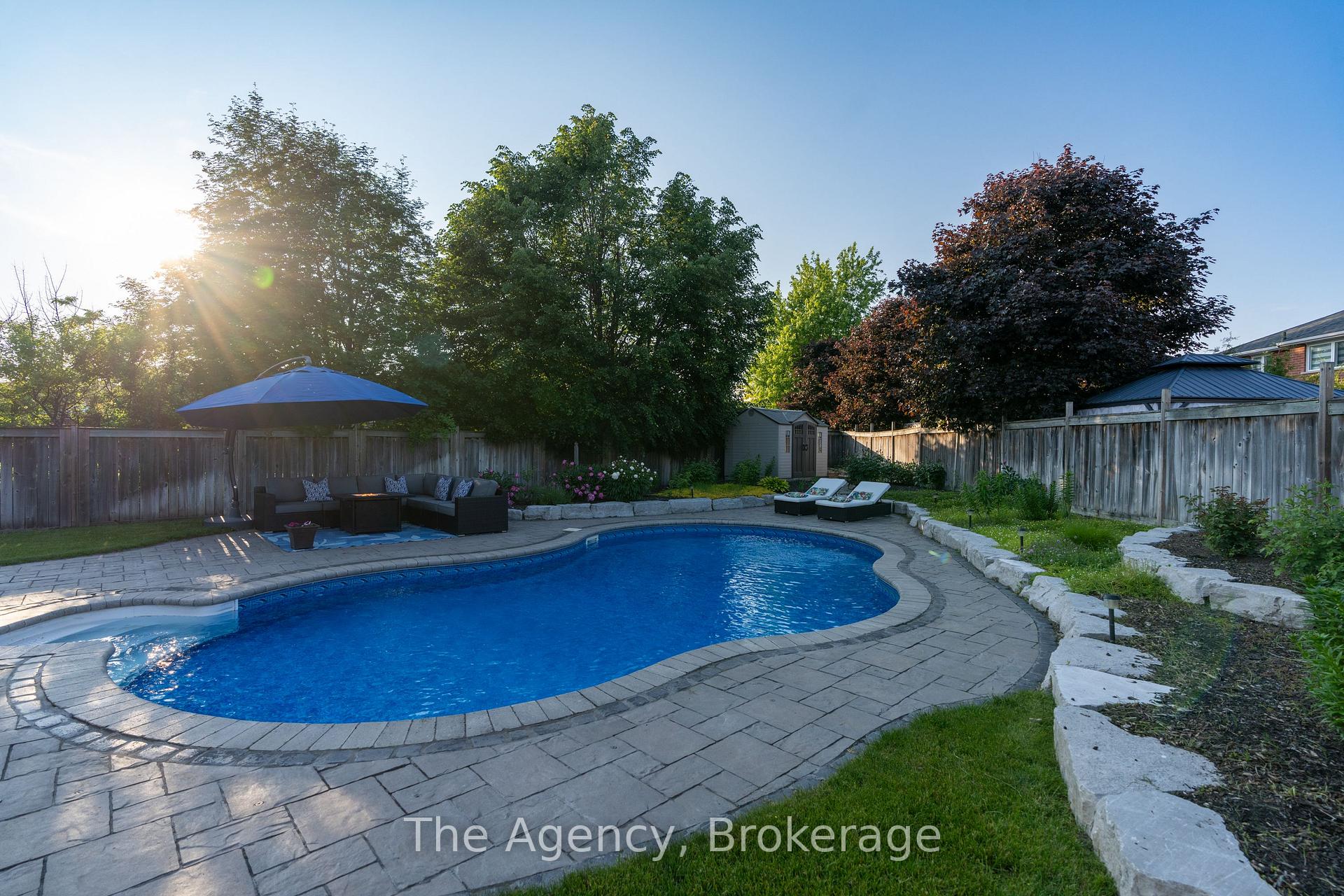 Photo 7 of 7 Higgin Court, Barrie, Edgehill Drive — HOMEH