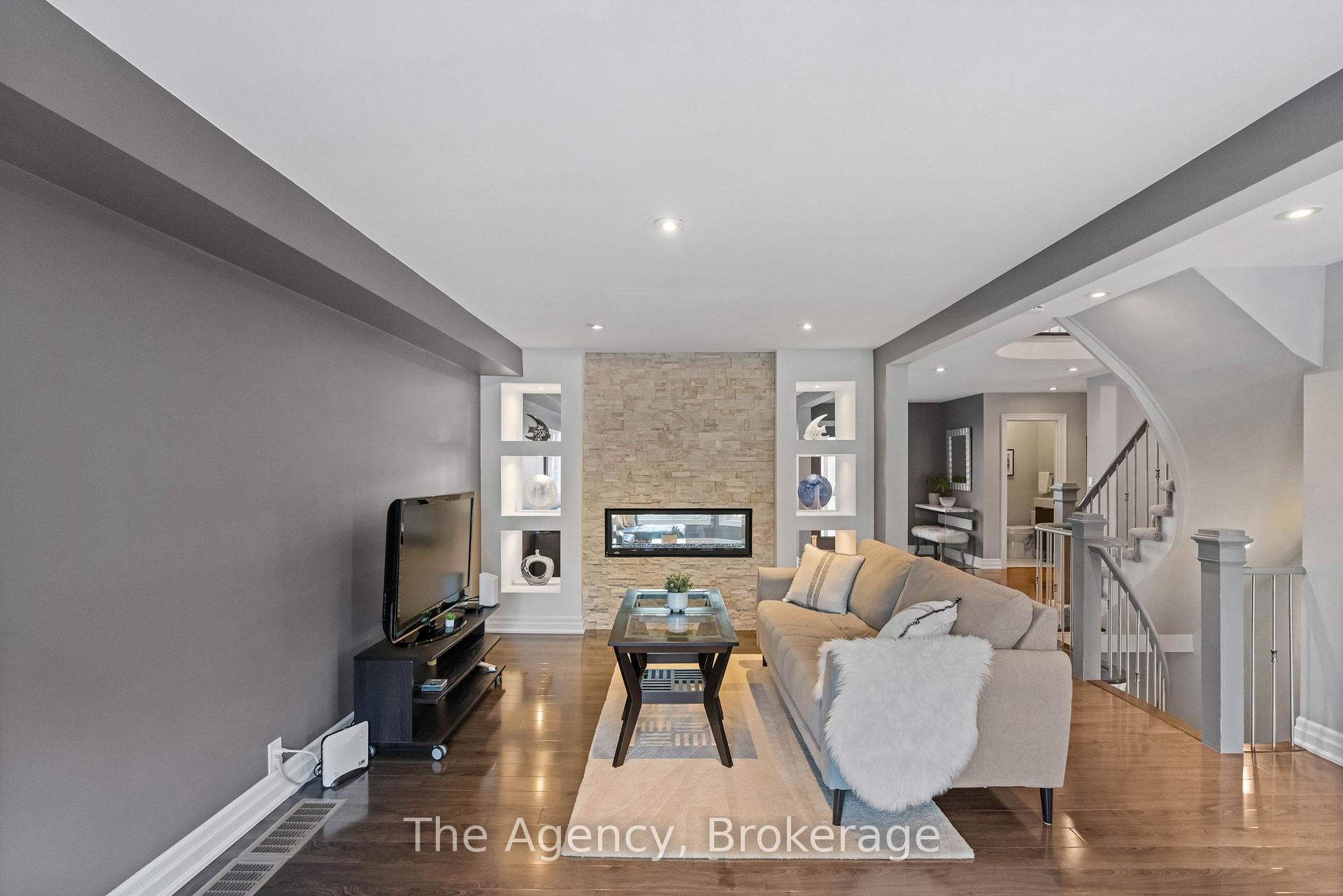 Photo 19 of 7 Higgin Court, Barrie, Edgehill Drive — HOMEH