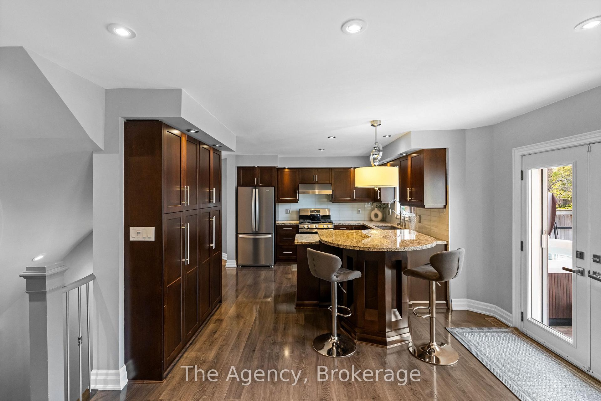 Photo 8 of 7 Higgin Court, Barrie, Edgehill Drive — HOMEH