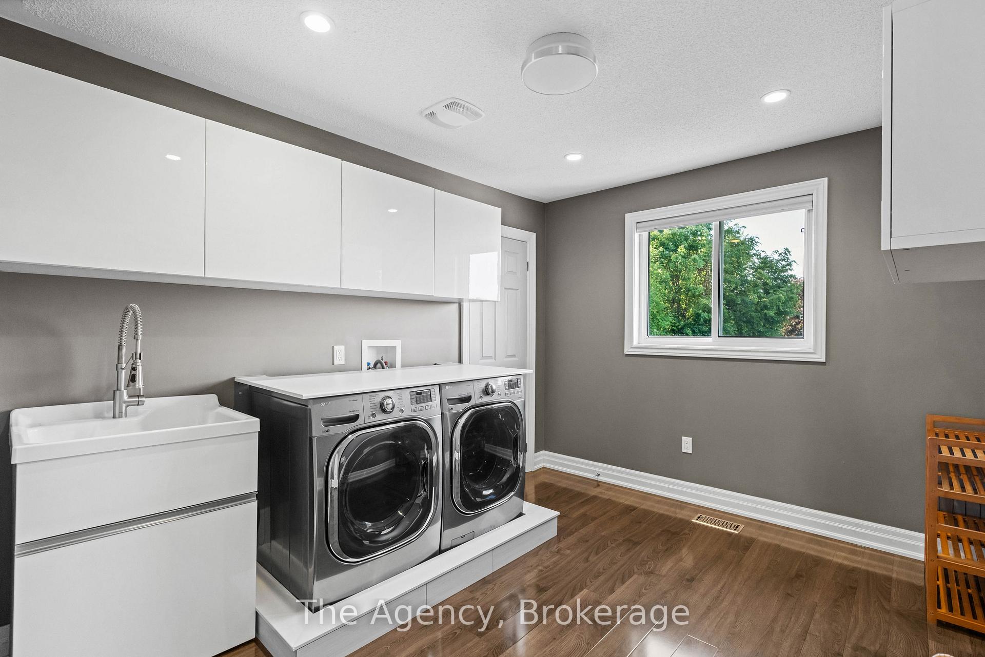Photo 15 of 7 Higgin Court, Barrie, Edgehill Drive — HOMEH