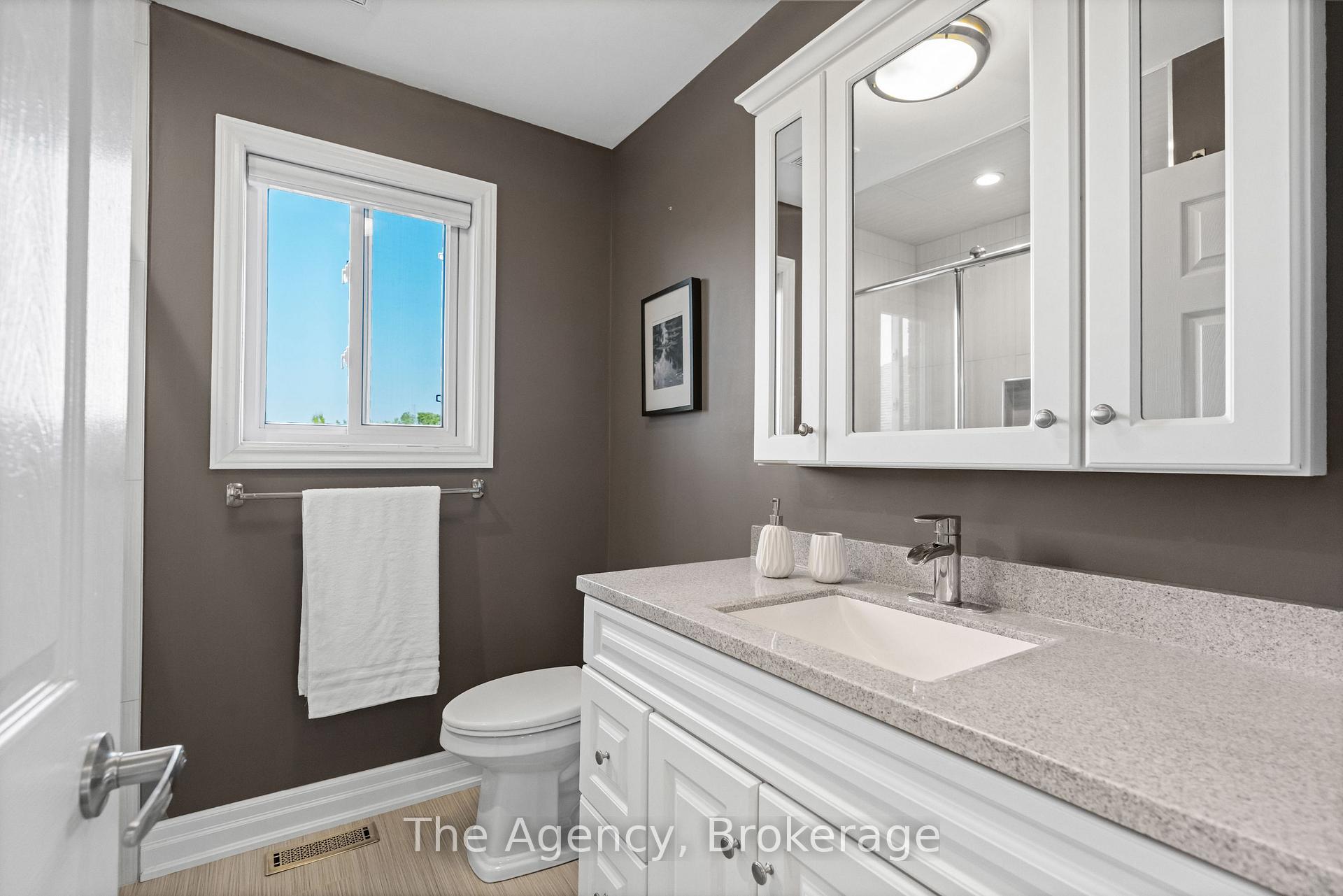 Photo 18 of 7 Higgin Court, Barrie, Edgehill Drive — HOMEH