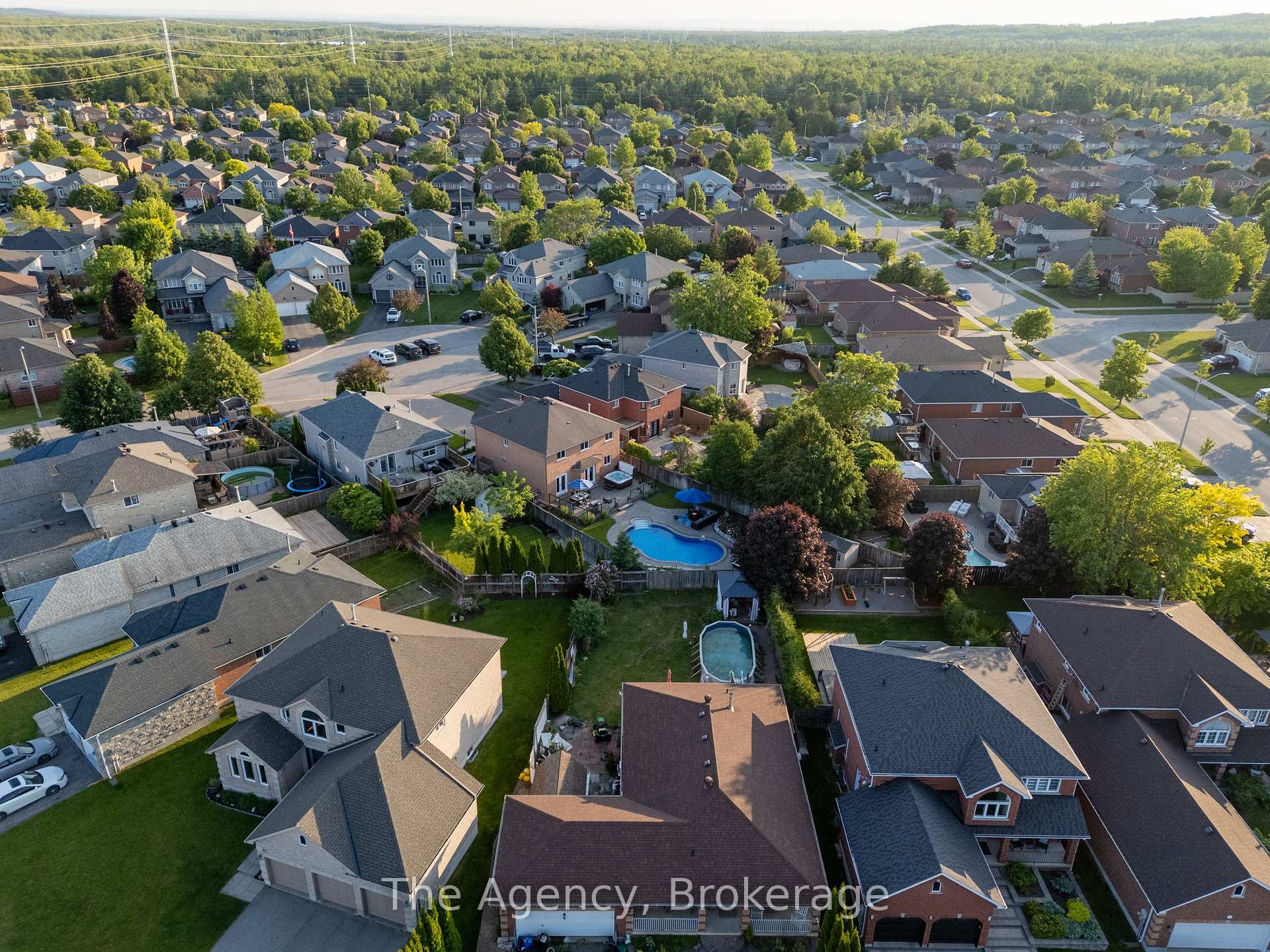 Photo 32 of 7 Higgin Court, Barrie, Edgehill Drive — HOMEH
