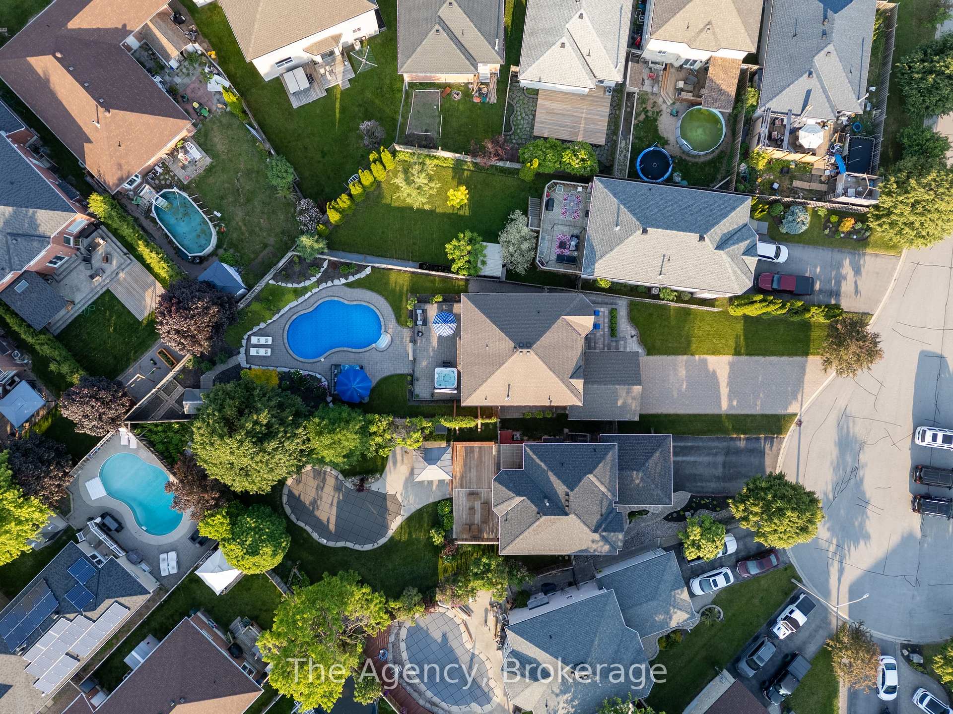 Photo 31 of 7 Higgin Court, Barrie, Edgehill Drive — HOMEH