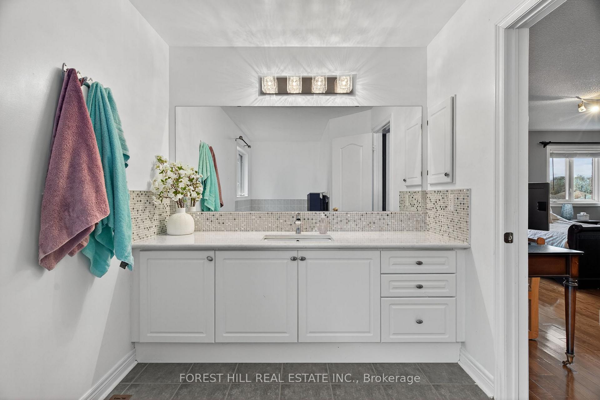 Photo 25 of 14 Pepperberry Road, Vaughan, Patterson — HOMEH