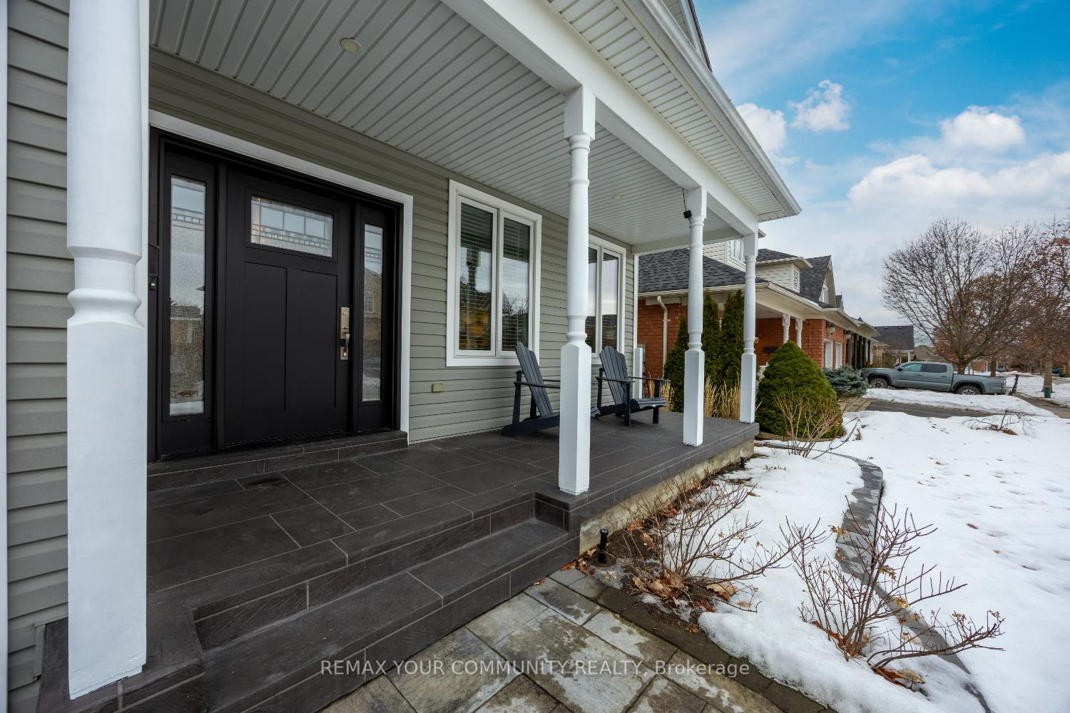 Photo 3 of 37 Leithridge Crescent, Whitby, Brooklin — HOMEH