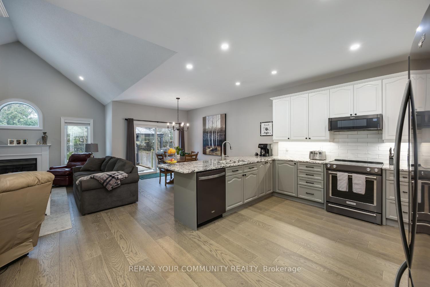 Photo 7 of 37 Leithridge Crescent, Whitby, Brooklin — HOMEH