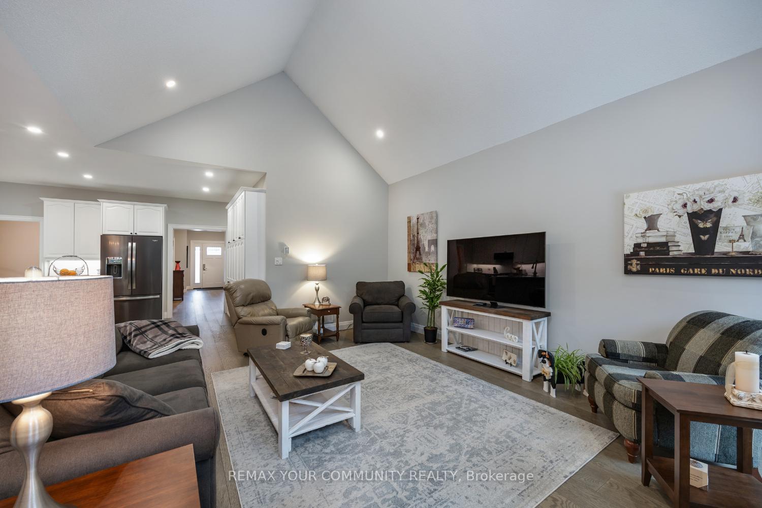 Photo 12 of 37 Leithridge Crescent, Whitby, Brooklin — HOMEH