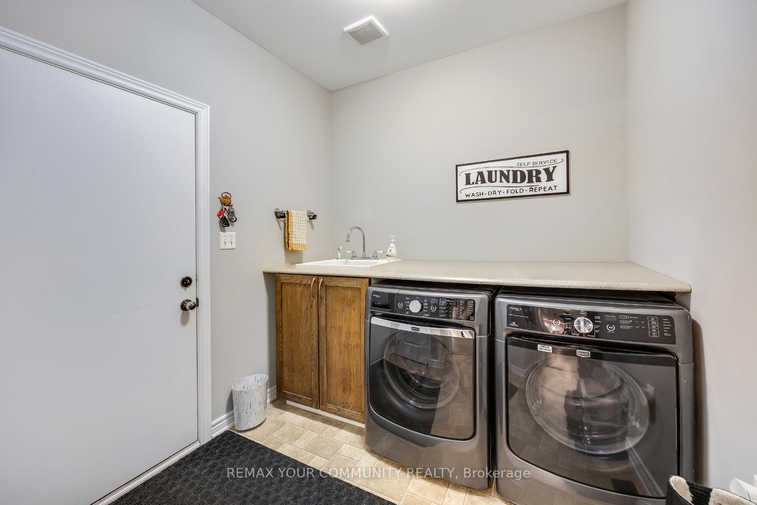 Photo 23 of 37 Leithridge Crescent, Whitby, Brooklin — HOMEH