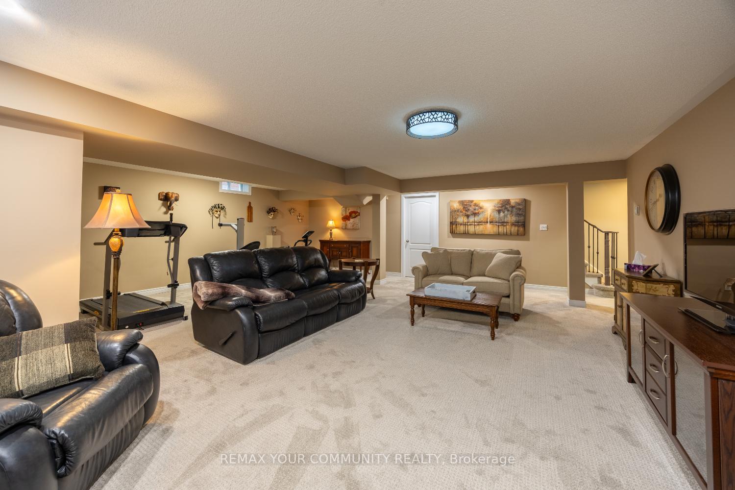 Photo 24 of 37 Leithridge Crescent, Whitby, Brooklin — HOMEH