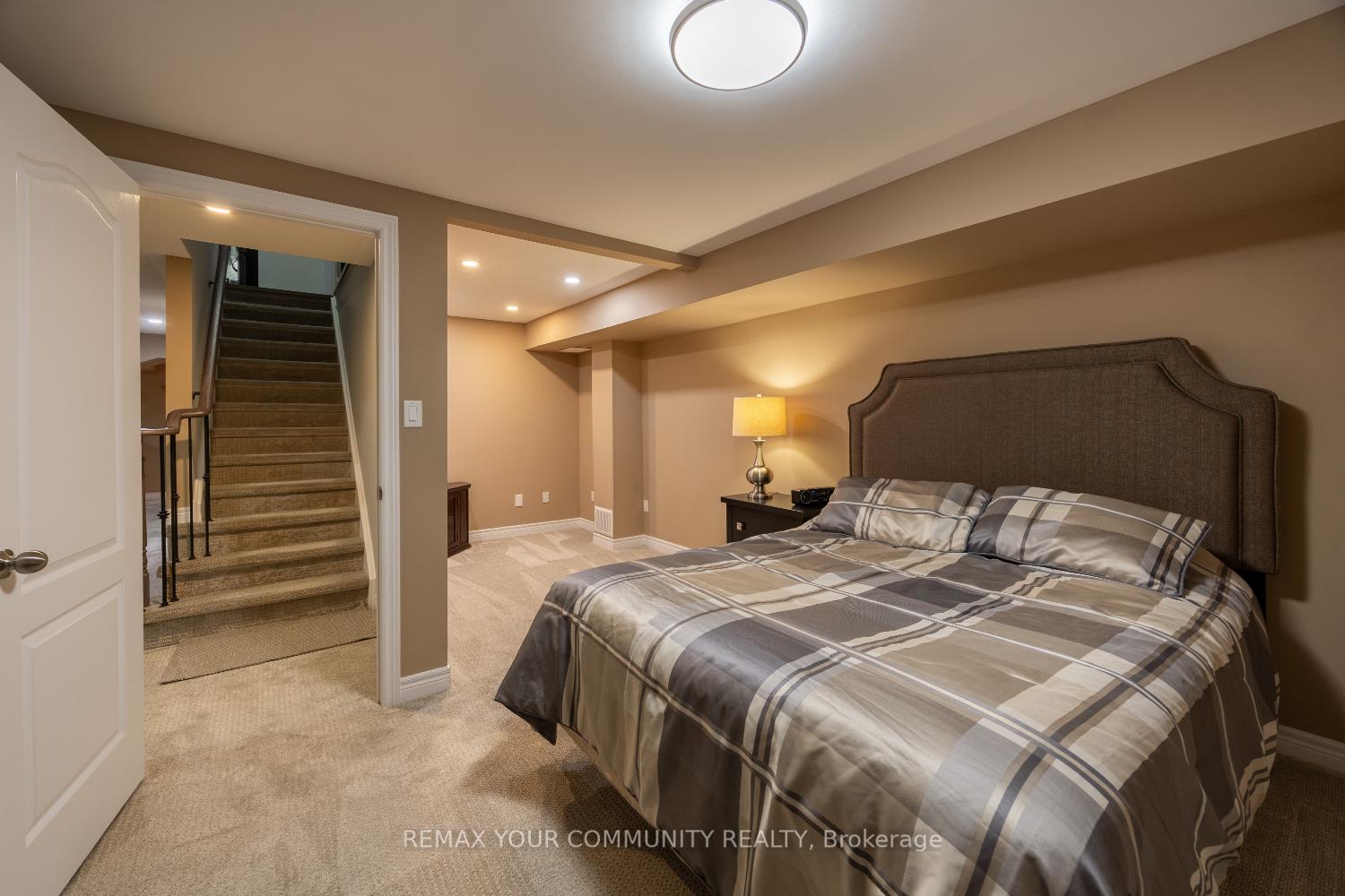 Photo 32 of 37 Leithridge Crescent, Whitby, Brooklin — HOMEH