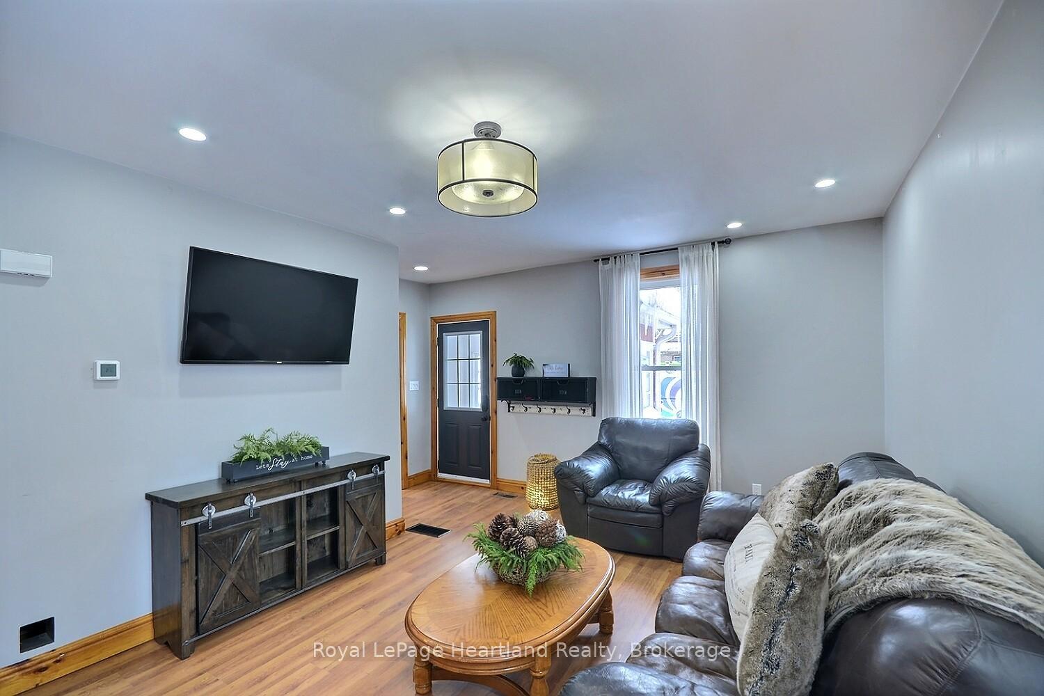 Photo 6 of 6985 Raglan Street, West Perth, Hibbert — HOMEH