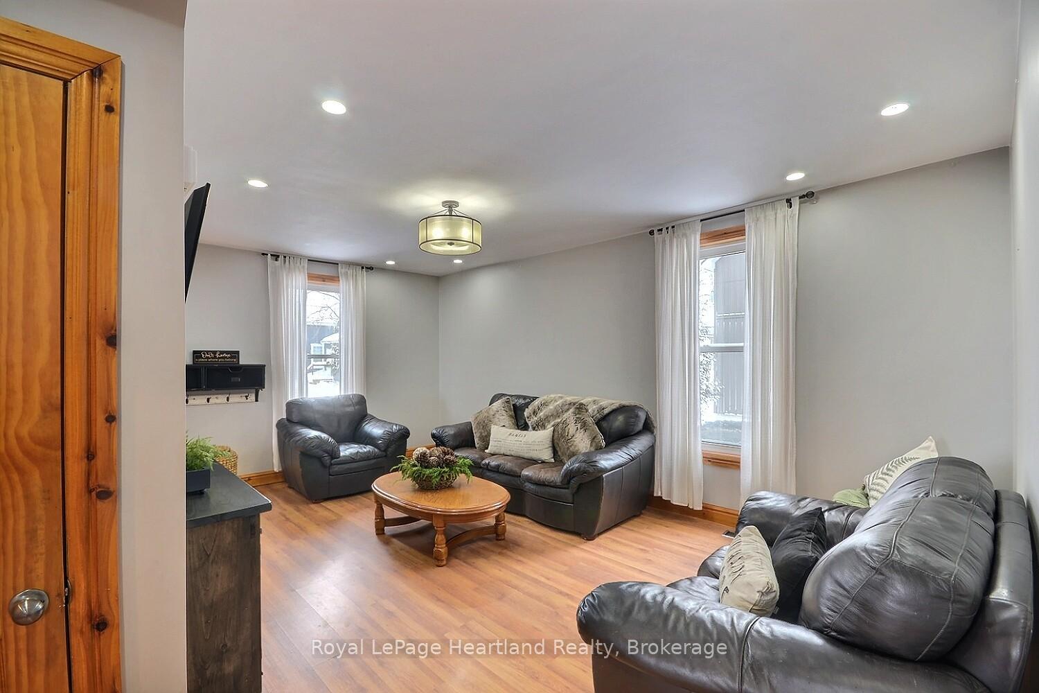 Photo 4 of 6985 Raglan Street, West Perth, Hibbert — HOMEH