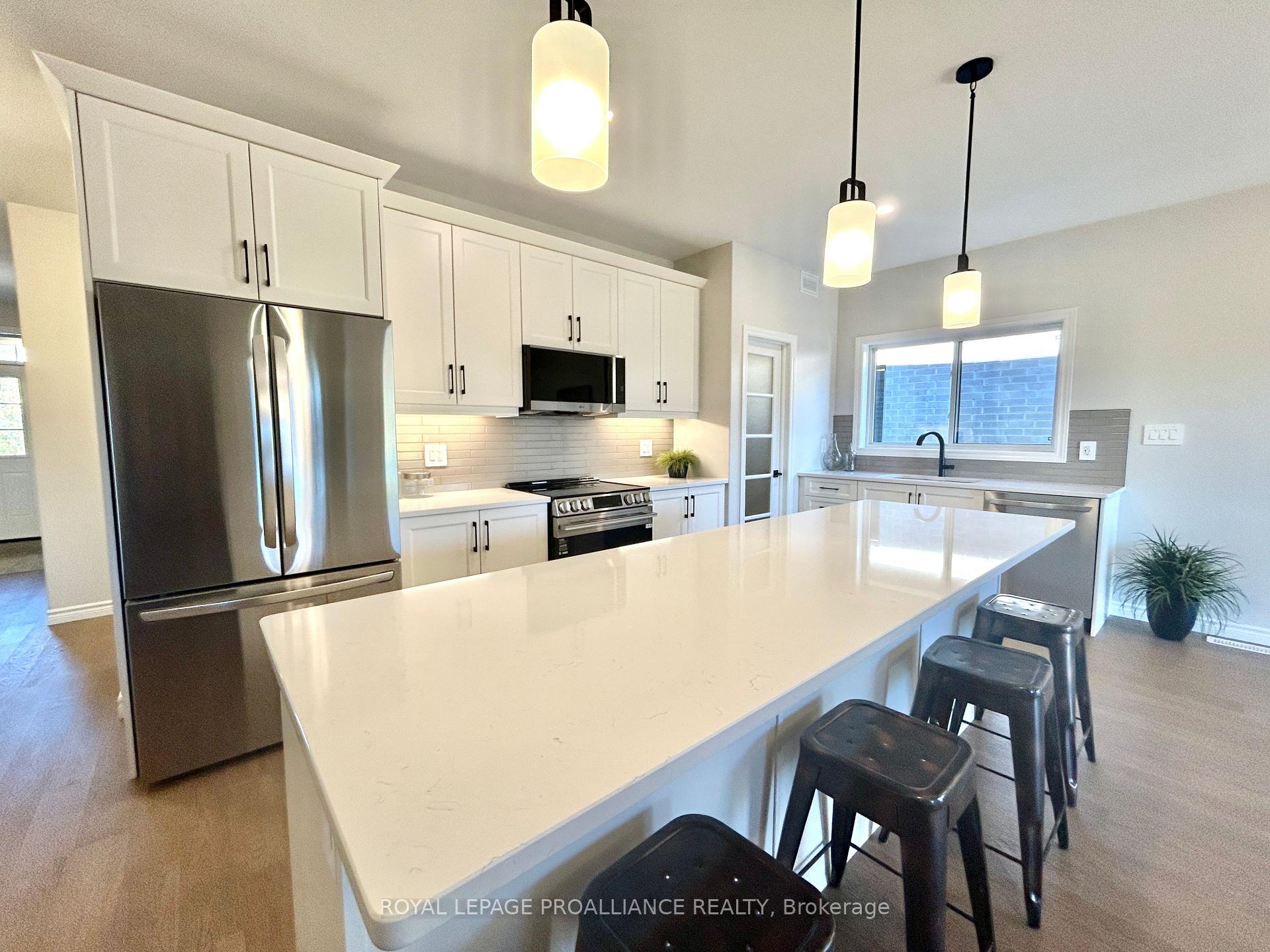 Photo 6 of 130 Stonecrest Boulevard, Quinte West, Sidney Ward — HOMEH
