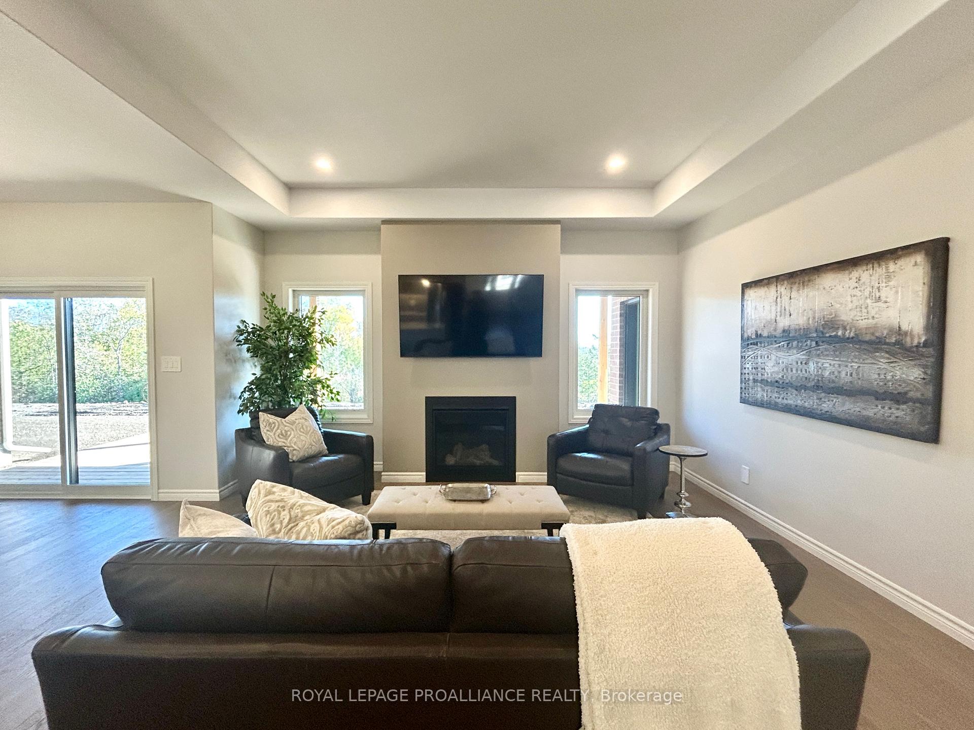 Photo 10 of 130 Stonecrest Boulevard, Quinte West, Sidney Ward — HOMEH