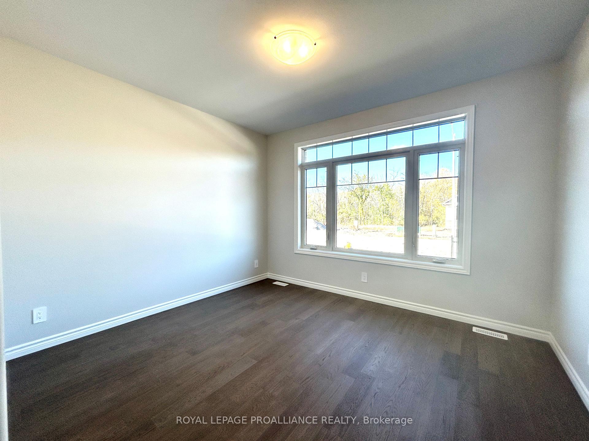 Photo 14 of 130 Stonecrest Boulevard, Quinte West, Sidney Ward — HOMEH