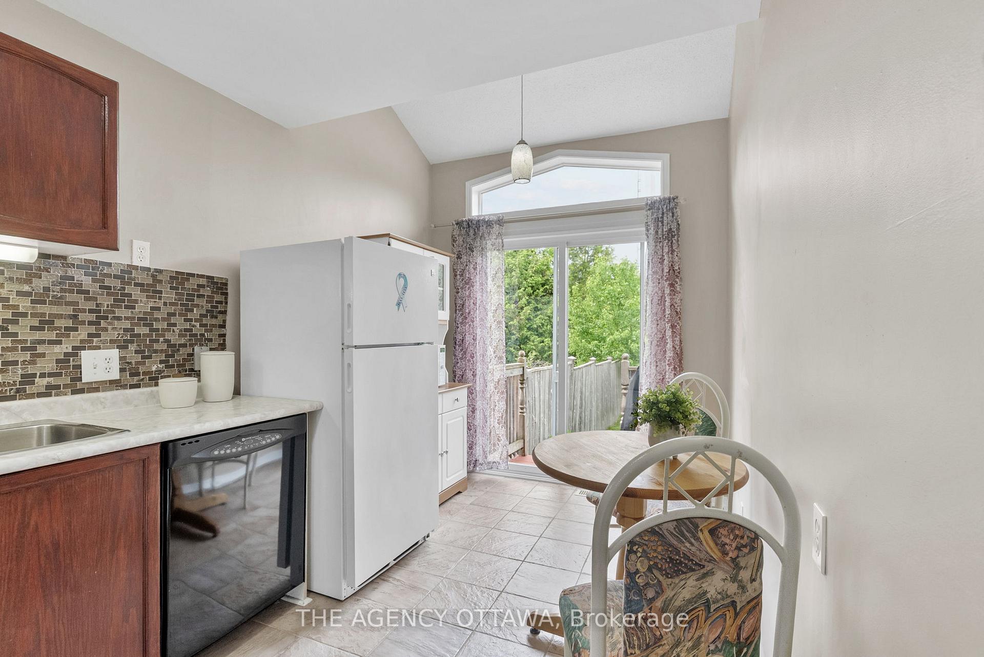 Photo 37 of 55 Springcreek Crescent, Ottawa, Kanata - Bridlewood — HOMEH