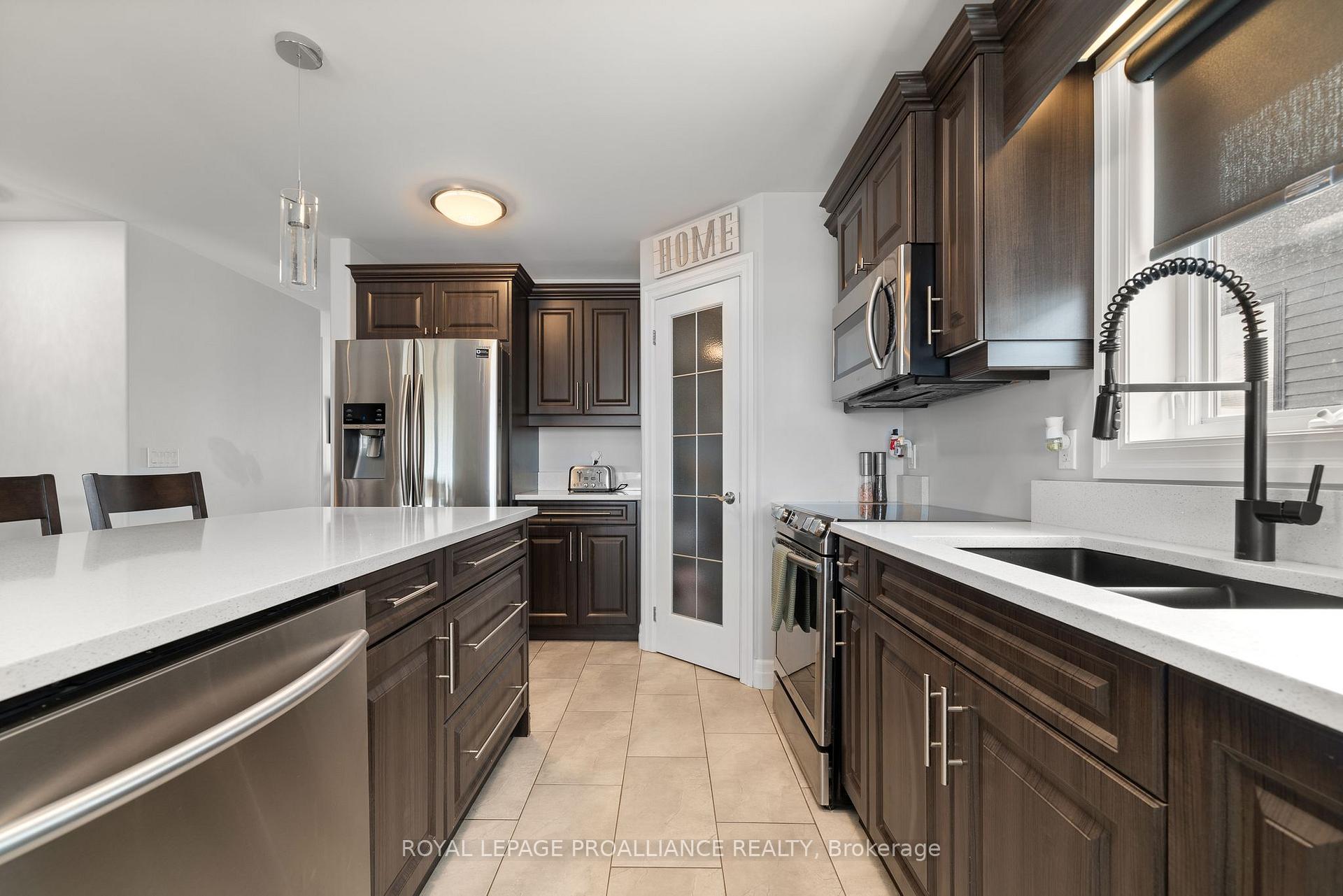 Photo 10 of 14 Butternut Court, Belleville, Belleville Ward — HOMEH
