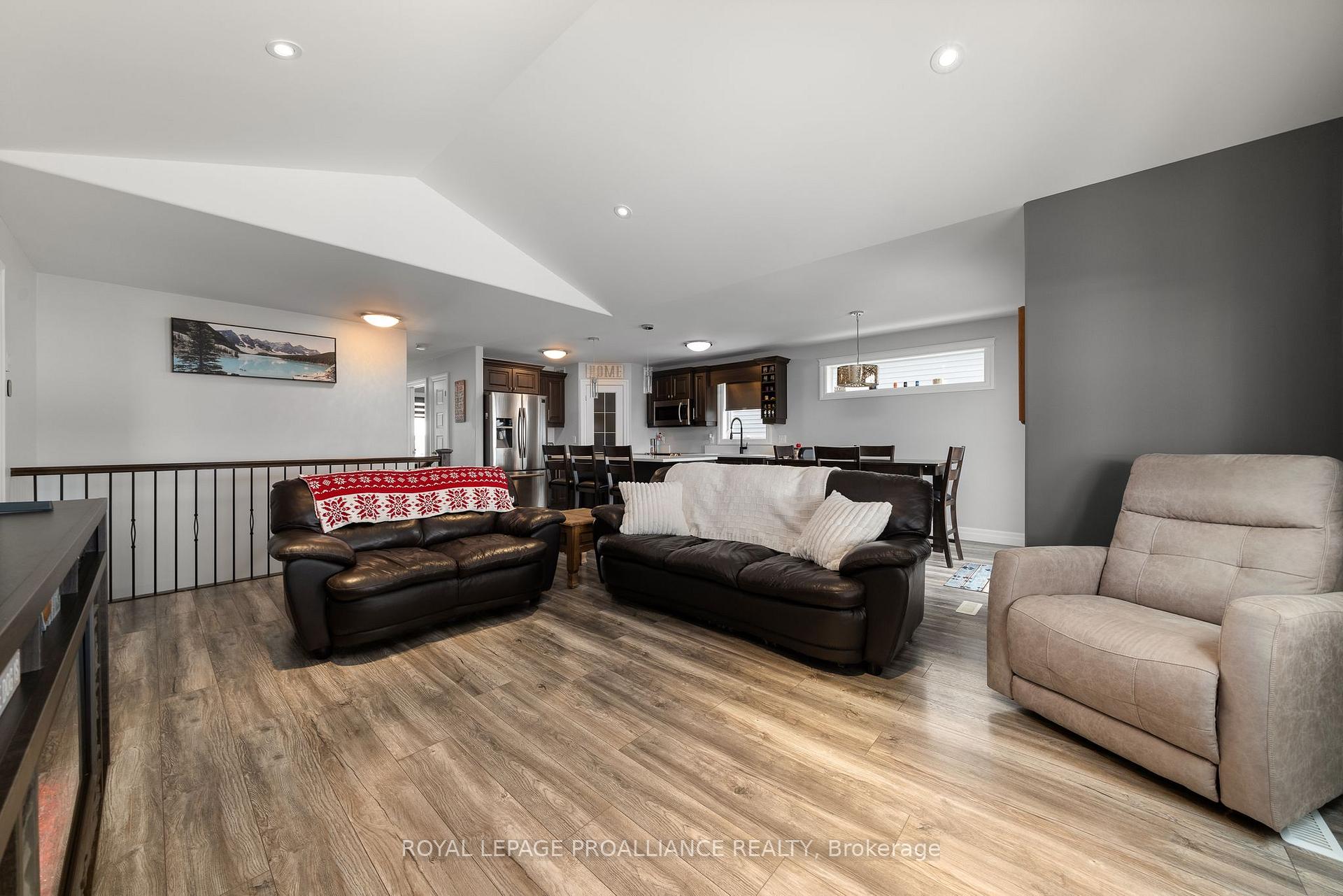 Photo 16 of 14 Butternut Court, Belleville, Belleville Ward — HOMEH
