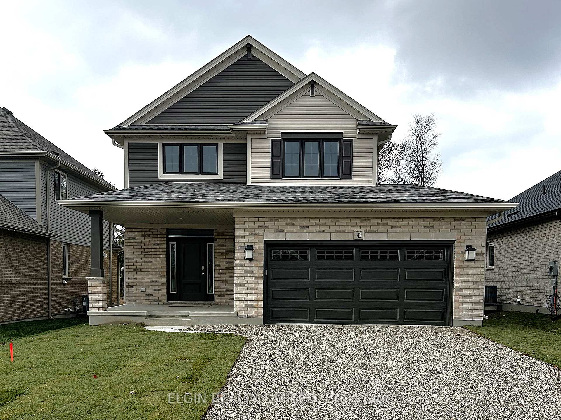 Photo 1 of 43 Lark Street, Tillsonburg — HOMEH