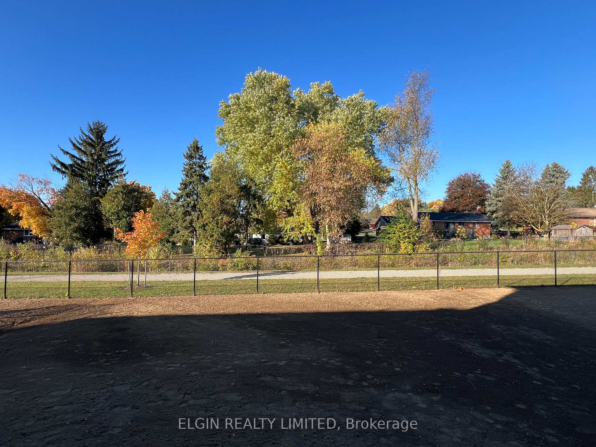 Photo 4 of 43 Lark Street, Tillsonburg — HOMEH